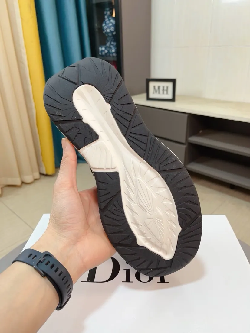 Men's men's shoes 💰438🌹🌹【Dior】Best-selling official website world premiere🔝High-end men's shoes brand official website latest series: The upper is made of imported cowhide with specially designed fabrics➕Mesh breathable lining. Make walking more convenient and comfortable! Compared with the official quality, Midea’s 1:1 replica. Create a fashionable personality to set off your uniqueness! A must-have for trendy men! Classic style. Men's sizes: 38-44.